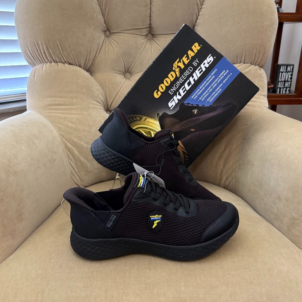 NEW Auth SKECHERS ENGINEERED by GOODYEAR Womens Hayden Step In Sneakers